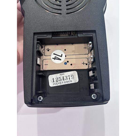 Vintage 1980 Pocket Simon Hand Held Electronic Game WORKS W/Box - Picture 2 of 6